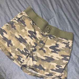 Army patterned girls shorts